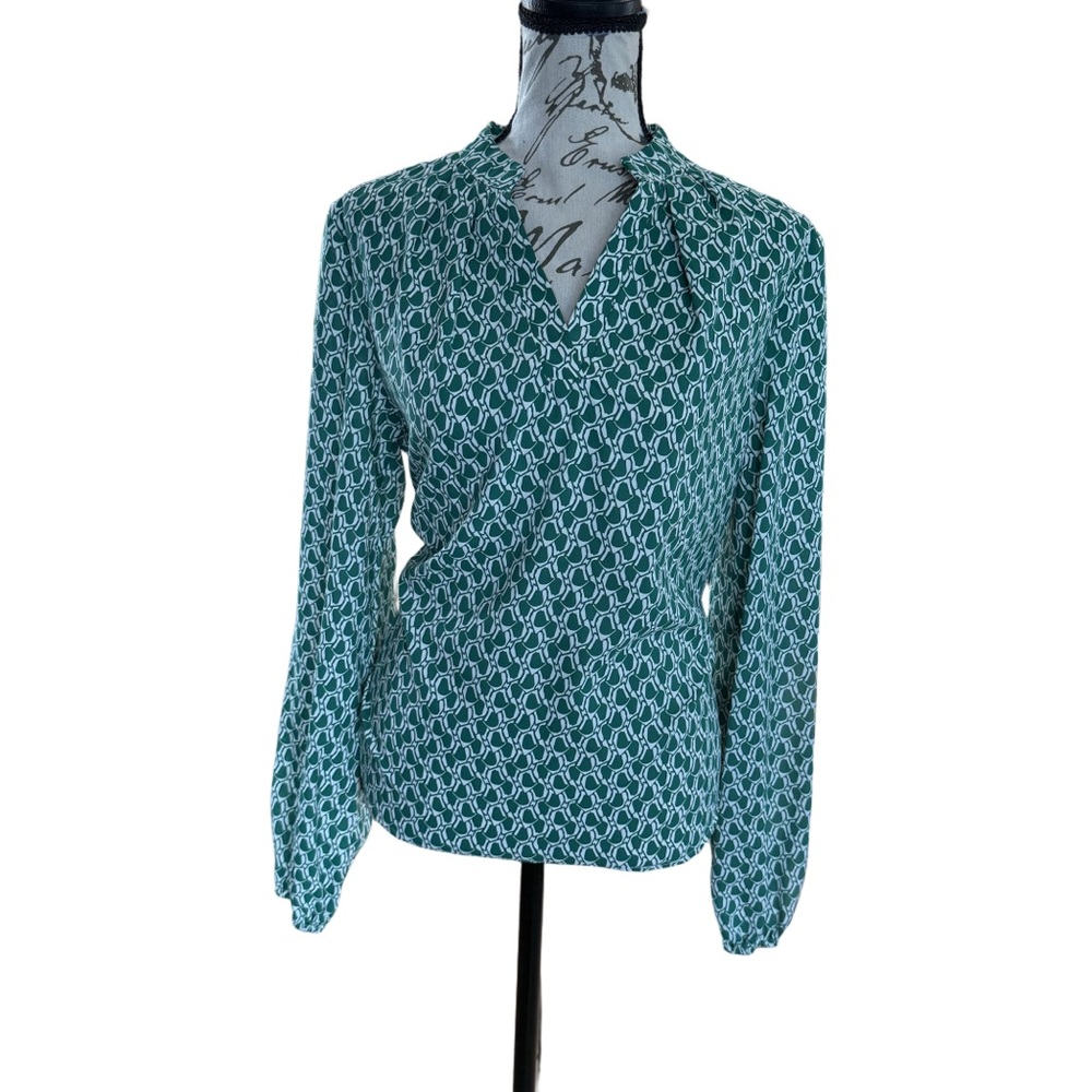 💚 SHEIN Green Geometric Print Blouse 👚 Size Small - Picture 3 of 9